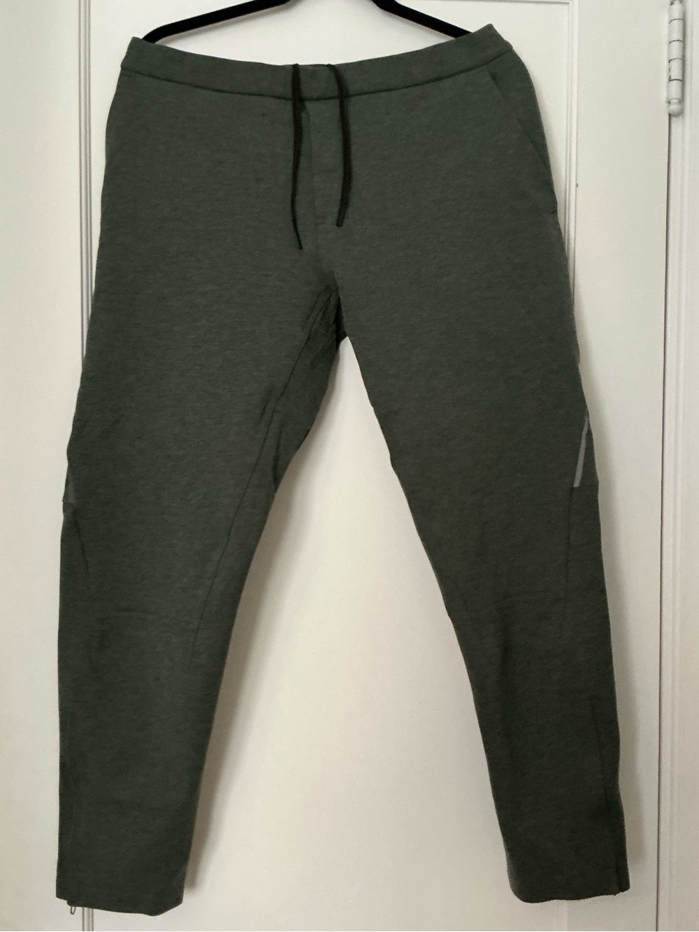 Rare lululemon Labs Men’s Green Athletic Jogger Pants
